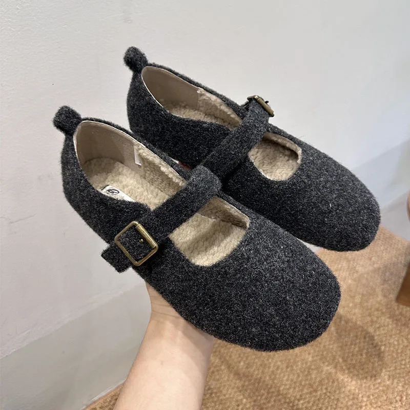 Female Buckle Strap Footwear Round Toe Flats Fur Shoes For Ladies Fashion Plush Women Mary Janes Flats With Furry Shoes 251013