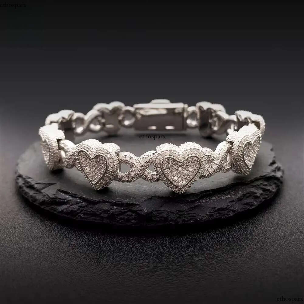 Fashion Men and Women Moissanite Cuban Link Sier Iced Out Heart Shape Hiphop Bracelet Best Gift aaa aaa aaa