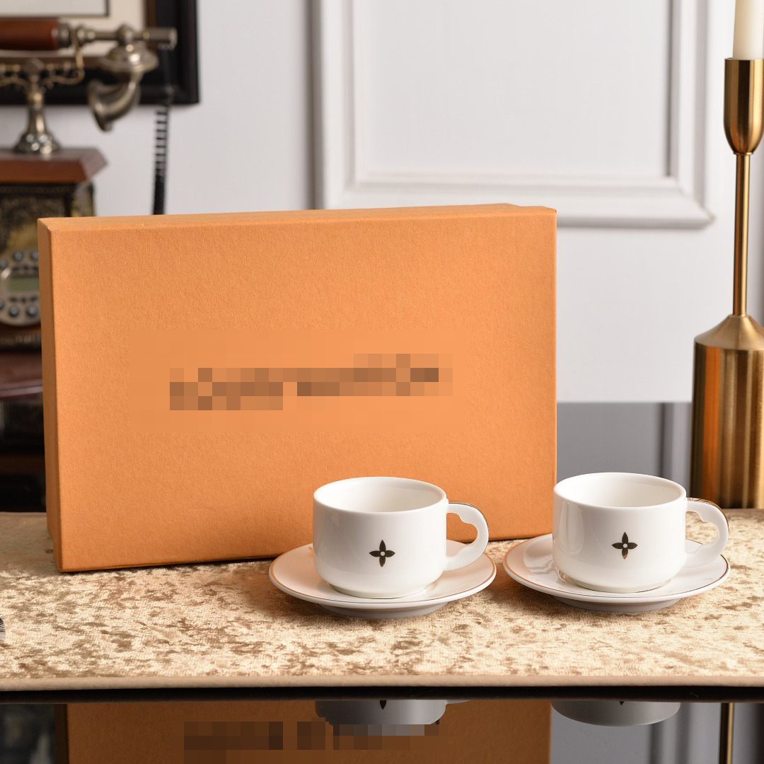 Elegant Retro Ceramic Double Cup and Saucer Set, Ideal for Afternoon Tea, Special Occasions, or Gifting, With Exquisite Design and Premium Quality for Durability