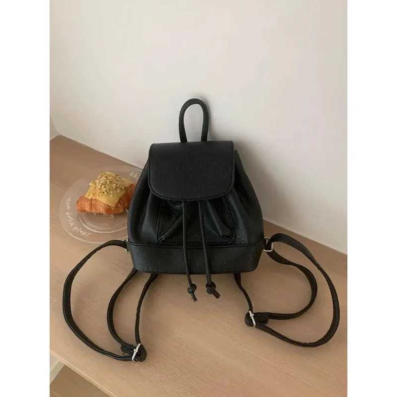 Fashionable Mini Backpack for Women Traveling Studng Outdoors New 2025 Model Versatile College Student Double Shoulder BagT251016