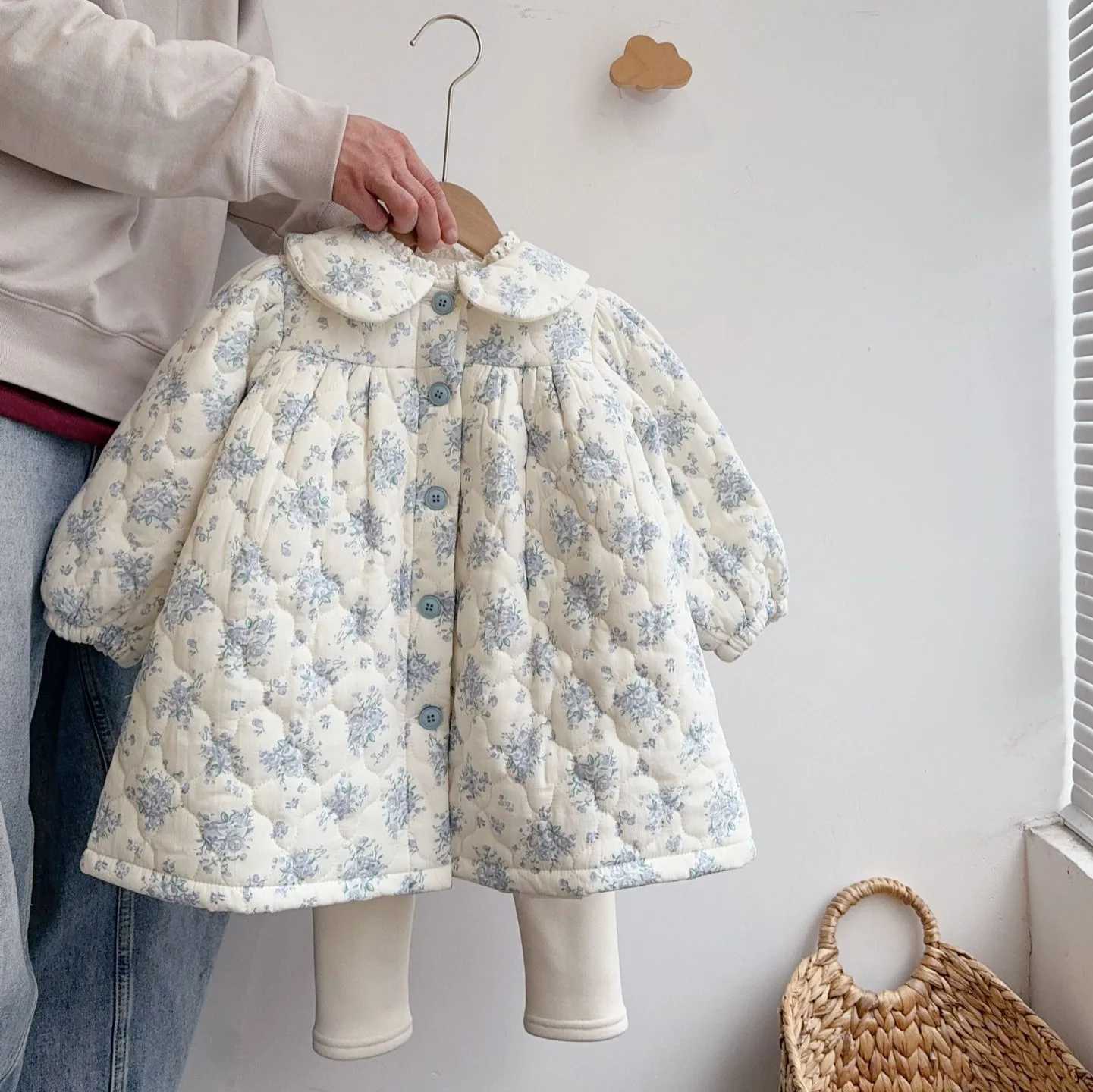 Girls Coat 2024 Winter New Childrens Clothing Baby Girls Cute Floral Quilted Lapel Coat Casual Simple and DailyT251016