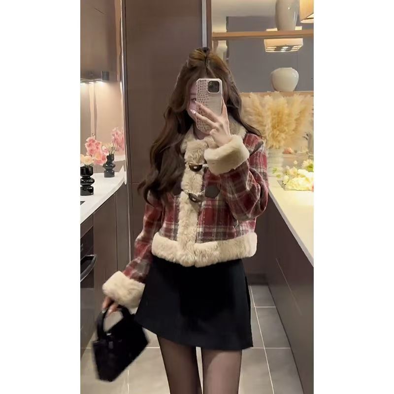 2025 Autumn/Winter fashion New Top Christmas High end Grid Warm Doll Collar Luxury Short Coat Multi functional Designer Jacket Cotton Jacket