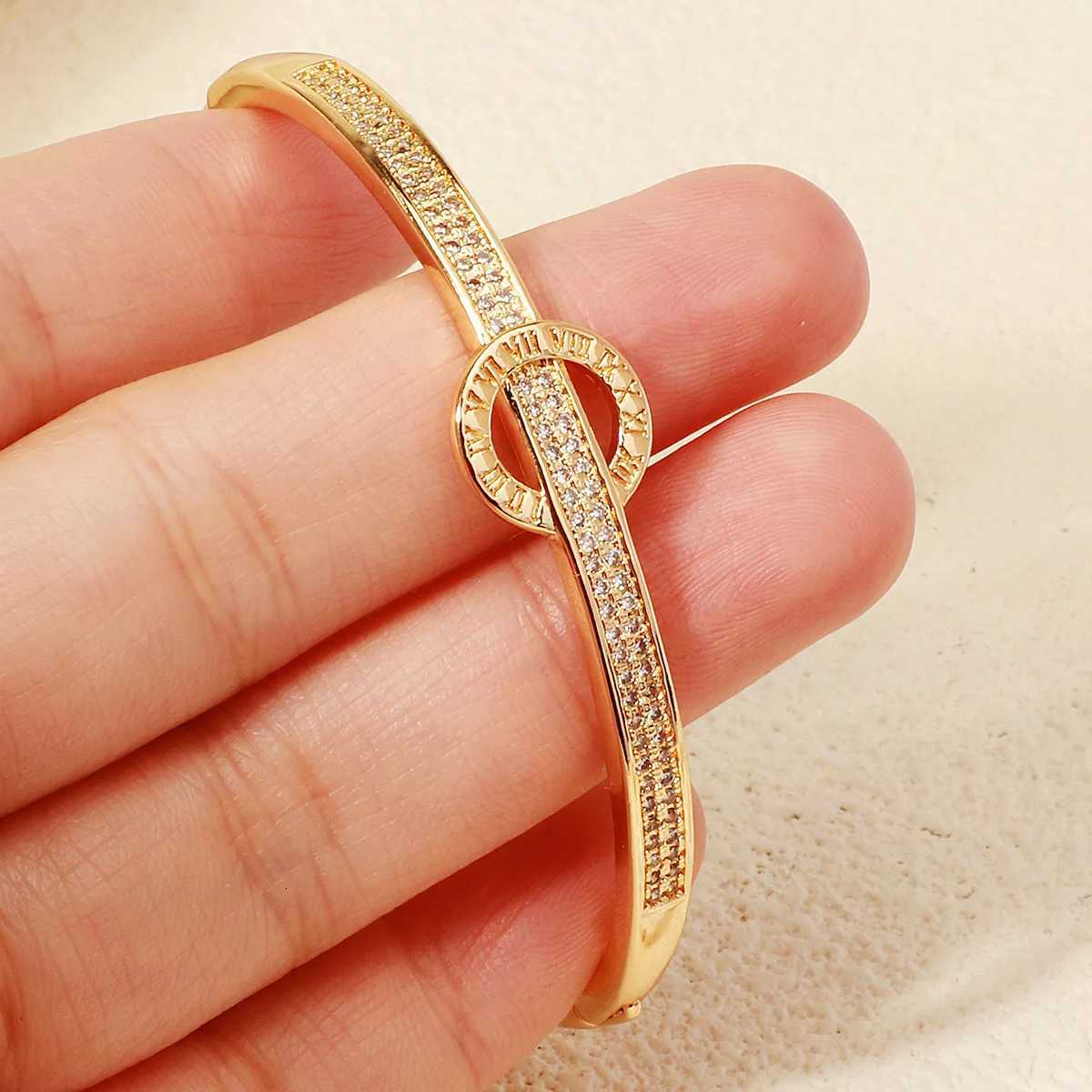 Fashion Wens Bracelet Copper Zirconium Circle Pendant Bracelet Daily Jewelry Bangles Adjustable Festive GiftsW251016