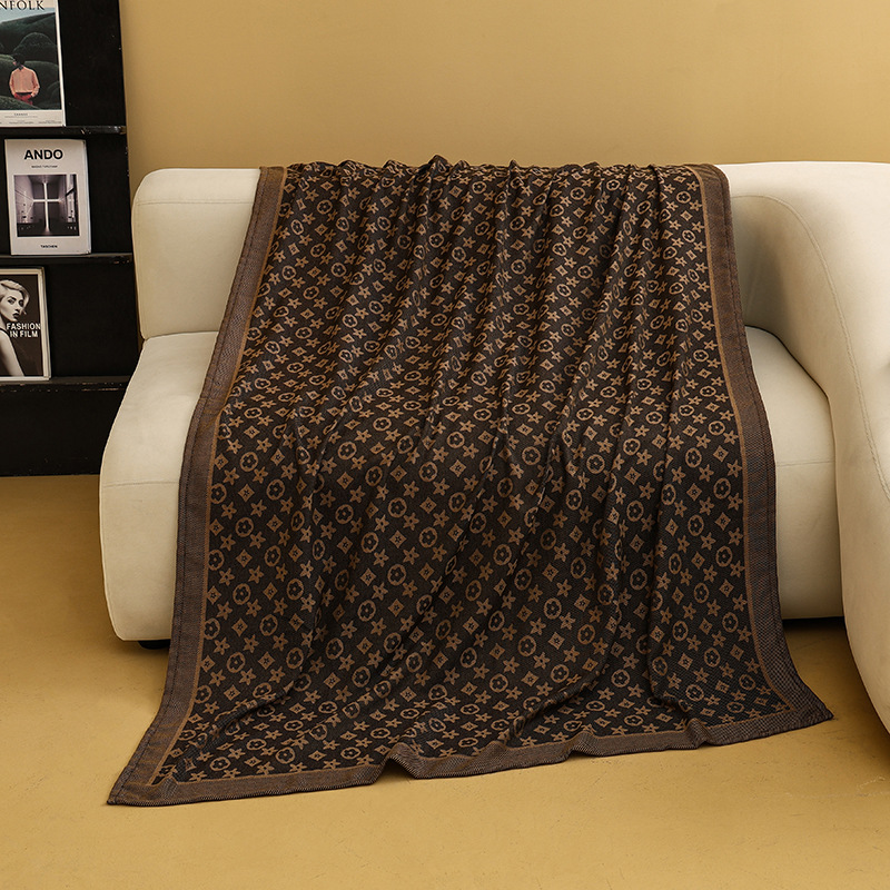 hot Free delivery designer blanket Fashionable and comfortable blanket soft air-conditioned room cover blanket