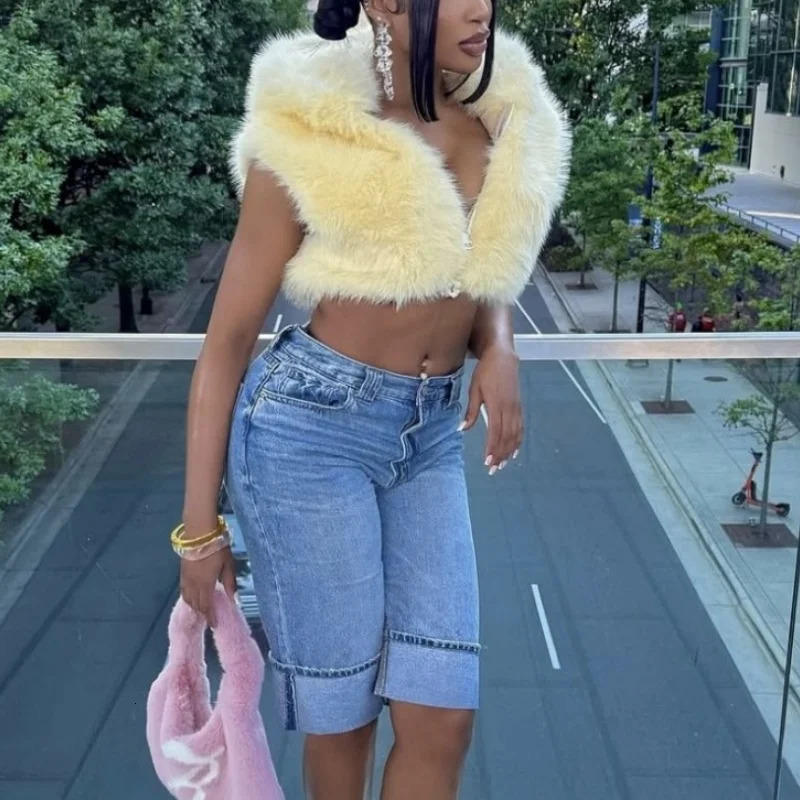 Sexy Faux Fur Hooded Cropped Vest Tops Spice Girl Autumn Winter Fashion Elegant Women Sleeveless Short Vest Jackets 251015