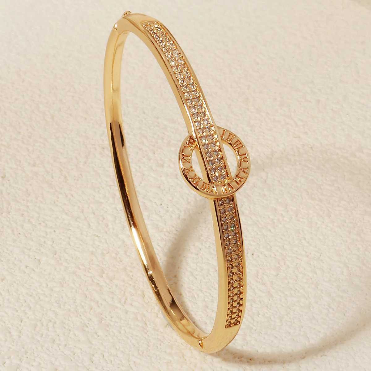 Fashion Wens Bracelet Copper Zirconium Circle Pendant Bracelet Daily Jewelry Bangles Adjustable Festive GiftsW251016