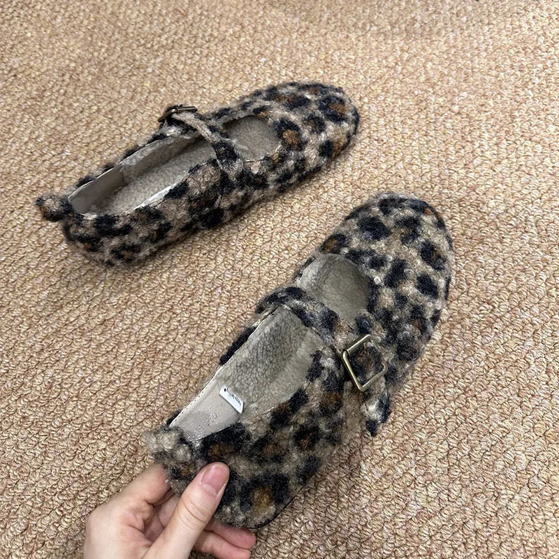 Female Buckle Strap Footwear Round Toe Flats Fur Shoes For Ladies Fashion Plush Women Mary Janes Flats With Furry Shoes 251013