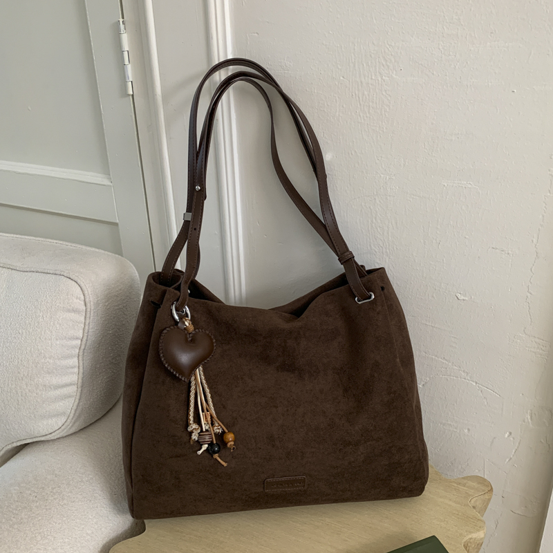 New fashionable student phone bag with large capacity, advanced versatility, casual simplicity, niche shopping, commuting, women's shoulder backp