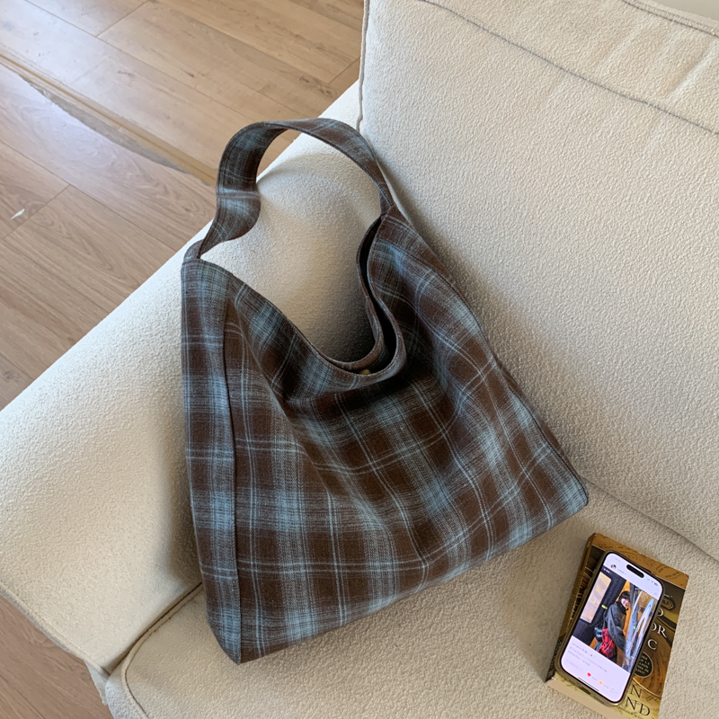 Autumn women's fashionable compact phone bag with large capacity function, new high-end versatile casual simple shopping commuting shoulder bag