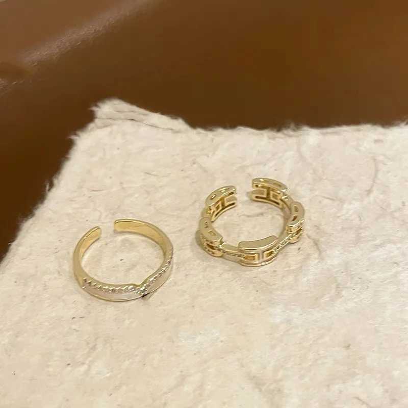 Lightweight Luxury Socialite Shell Letter Stackable Ring for Women Niche HighEnd Fashion Finger Ring Z251017