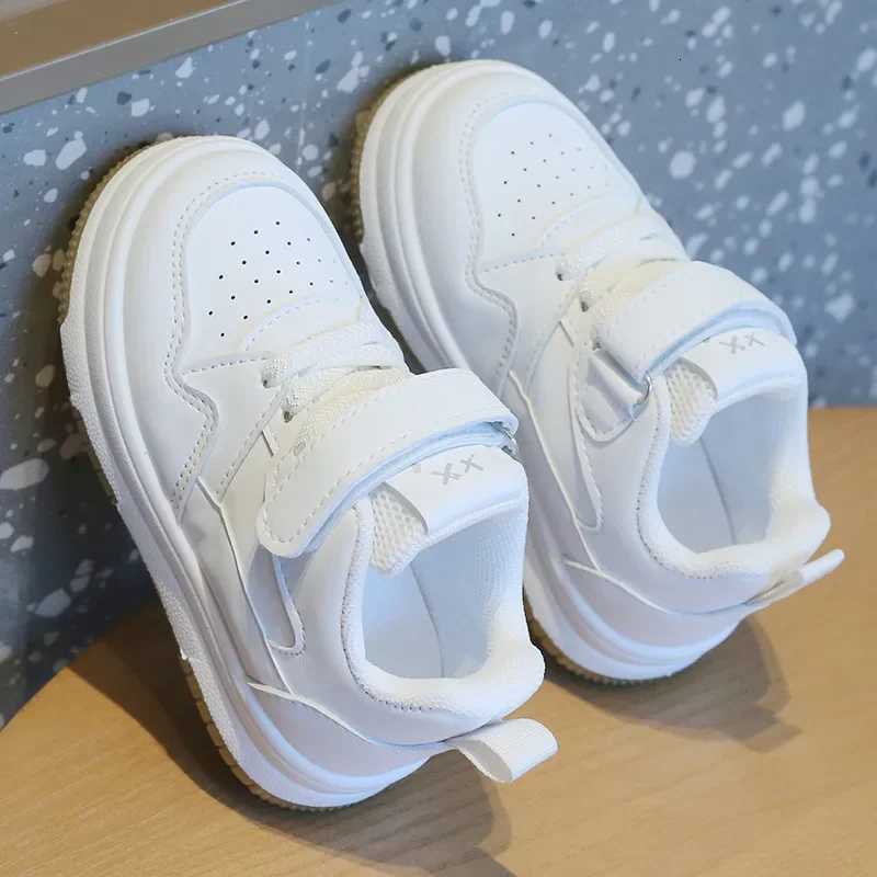 Childrens White Shoes Spring and Autumn Kids Sports Shoe Anti slip Lightweight Boys Board Shoes Soft Sole Baby Casual ShoesT251017