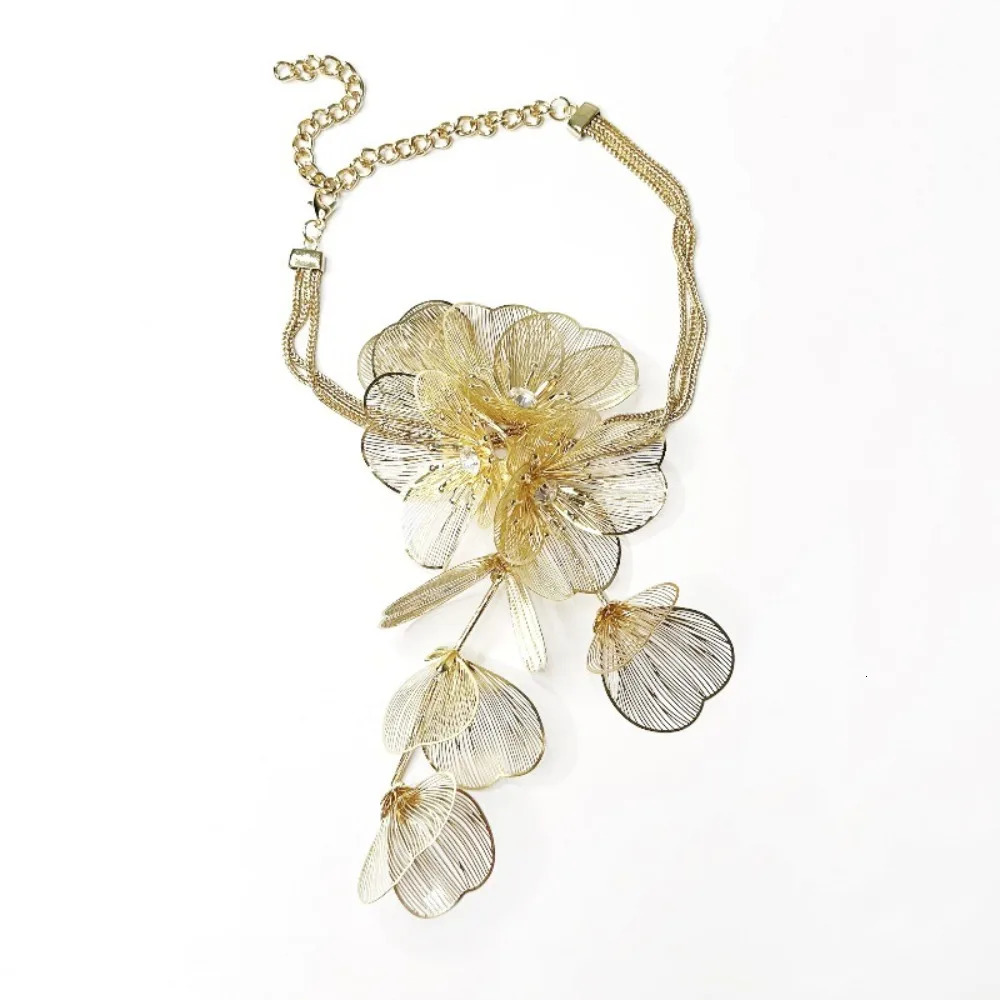 Elegant Flower Fringe Necklaces Temperament Exaggerated Choker Alloy Exquisite Long Tassel Collarbone Chain Banquet Party 251016