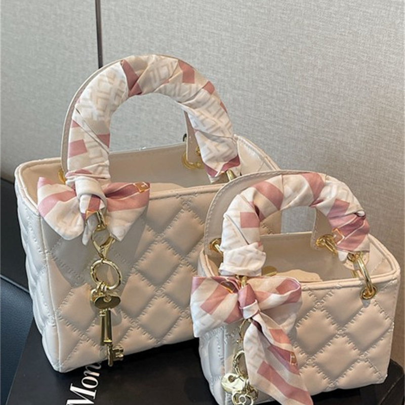 Free shipping Designer Shoulder Bags Womens bag fashionable versatile light luxury new style highquality single shoulder crossbody bag handbag black r