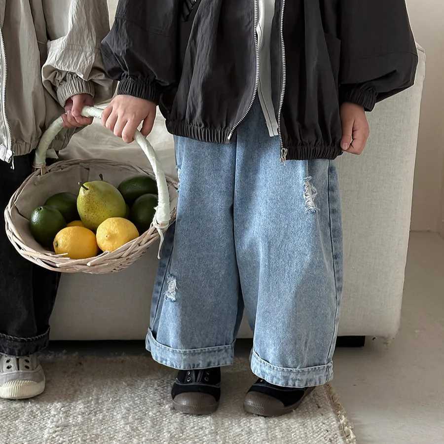 New Autumn Kids Straight Pants Trendy Style Boys Ripped Jeans Korean Loose Childrens Trousers Girls Denim Wide Leg PantsT251017