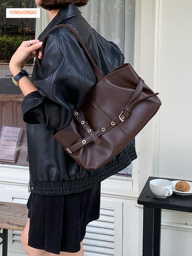 New autumn and winter designer women's large capacity handbag new commuting bag simple retro style women's shoulder bag luxury bag