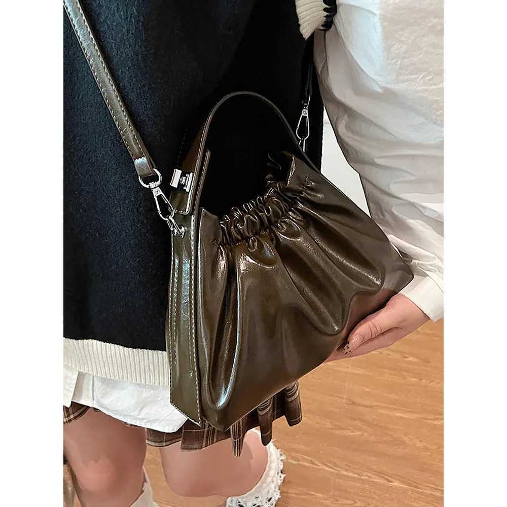 Womens Shoulder Bag New Casual Pleated Cloud Tote Bags Trendy Burgundy Red Single Commuting Handbags Fashion PU Crossbody Purse Z251017