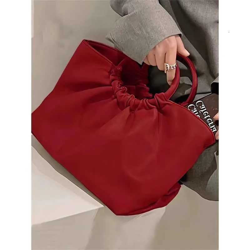 Female Red Handbags 2024 New Pleated Bridal Wedding One Shoulder Bags Autumn New Female Large Capacity Commuting Crossbody Purse Z251017