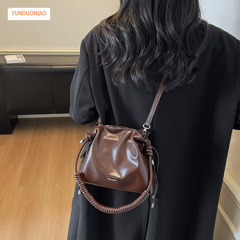 Autumn and winter new designer bag luxury handbag woven drawstring women's crossbody bag new fashion retro women's shoulder bag bucket bag
