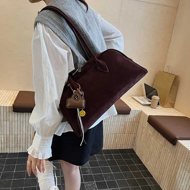 MOODS 2025 Autumn New Fi Bost Shoder Bags For Wen Suede Pure Color Big Capacity Luxury Designer Handbags With Pendant1 D251017