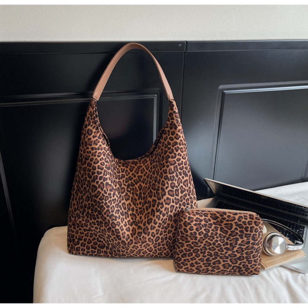 Elegant Ladies' Vintage Inspired Spacious Faux Leather Totes - Modern Classic Leopard Pattern
