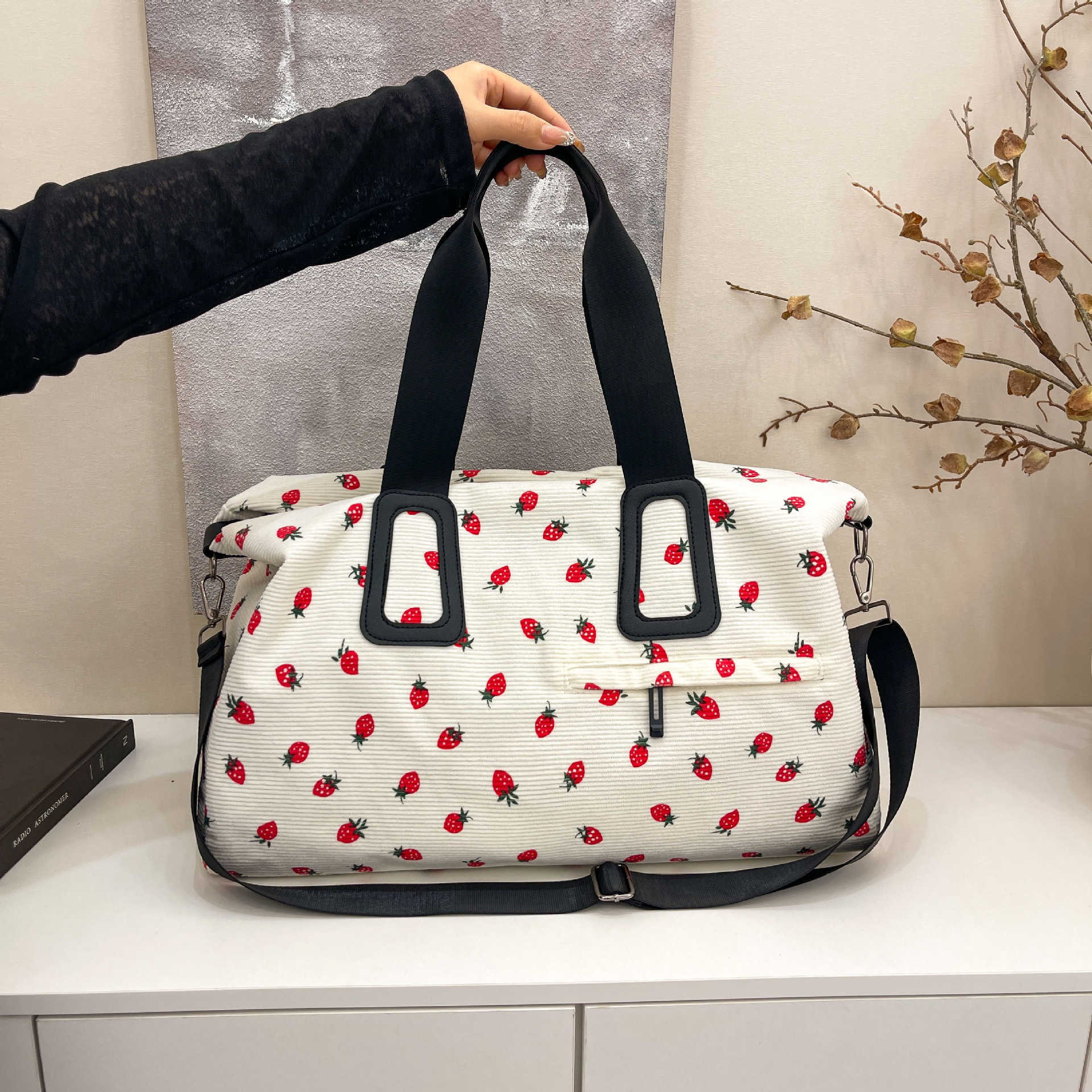 Fashion Large Capacity Handbag Versatile New Women's Strawberry Shoulder Bag Crossbody Bag Corduroy Print Travel Bag 250415