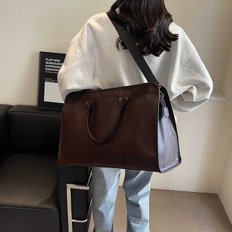 New Fashion Leather Short Trip Bag for Women, Large Capacity Business Trip Handheld Pillow Bag, Trendy Sports Fitness Crossbody Bag 250415