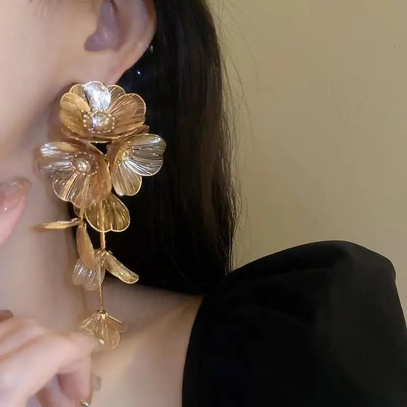 Bohemian Flower Tassel Earrings for Women Vintage Gold Color Exaggerated Hanging Earring Party Jewelry Gift 251016