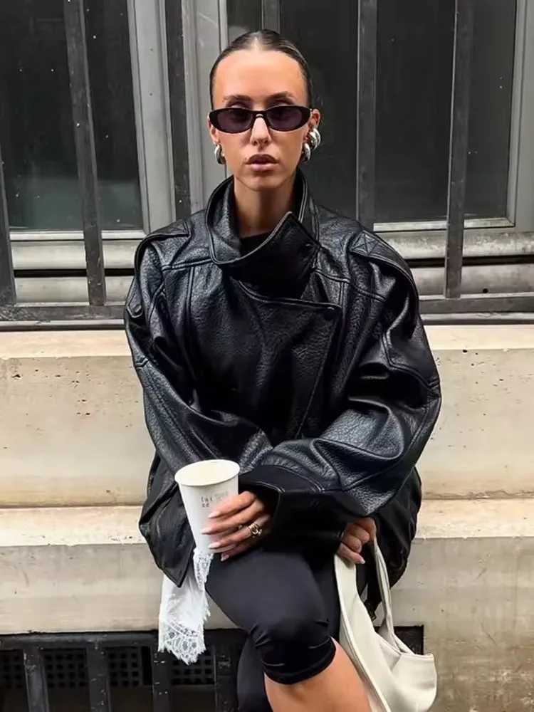 Winter Autumn Fashion PU Jackets Women Buttons Pockets Long Sleeves Black Loose Brand Zipper Jackets Female High Street CoatsT251017