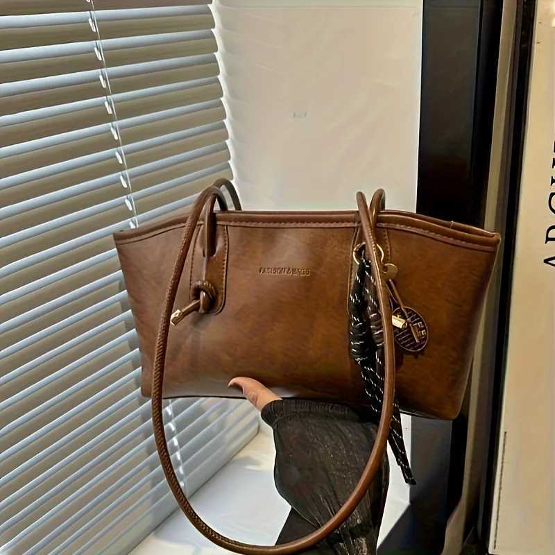 Chic Soft Leather Handbag Shoder Bag Black White Brown Coffee Cvertible Tote Bags for Wen Work Travel ryday Use1 D251017