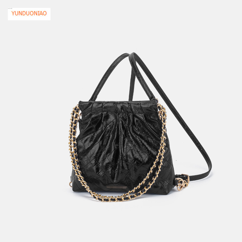 Autumn and winter new designer bag new backpack quilted garbage bag chain type women's shoulder bag fashionable and versatile commuting bag