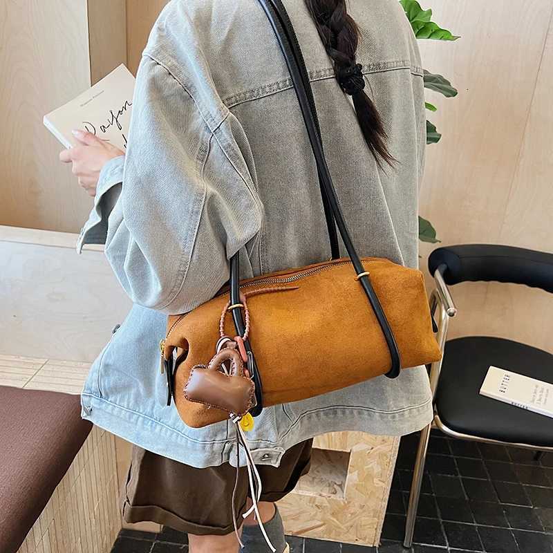 Exquisite Faux Suede Square Shoder Bags Stylish Design Zipper Persality 2025 Autumn Winter New Armpit Bags for Wen D2510171