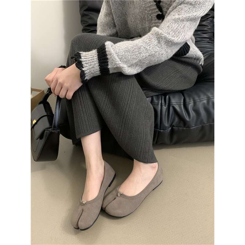 Evening Wind Women's Designer Shoe 2025 Spring and Autumn New - French Style Flat Split Toe Sheepskin Shallow Mouth Pig Hoof Loafers Non-Slip Sol