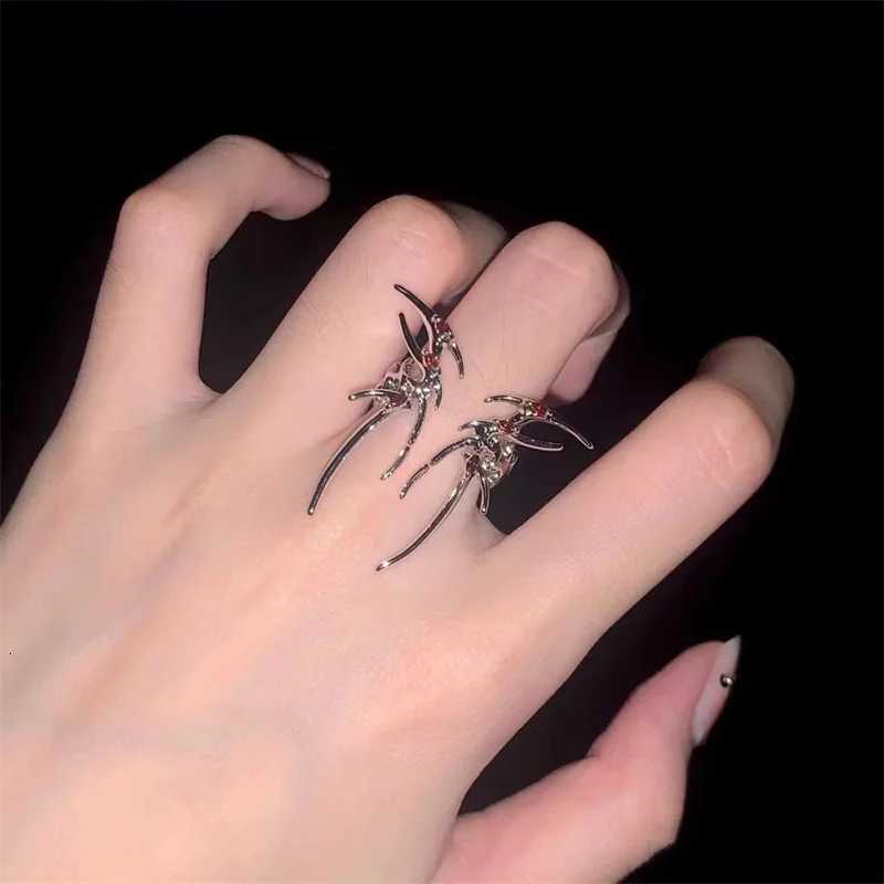 Rock Spider Ring Red Zircon Crystal Liquid Metal Silver Color Open Ring For Women Rock Party Jewelry Hip Hop Accessories Z251017