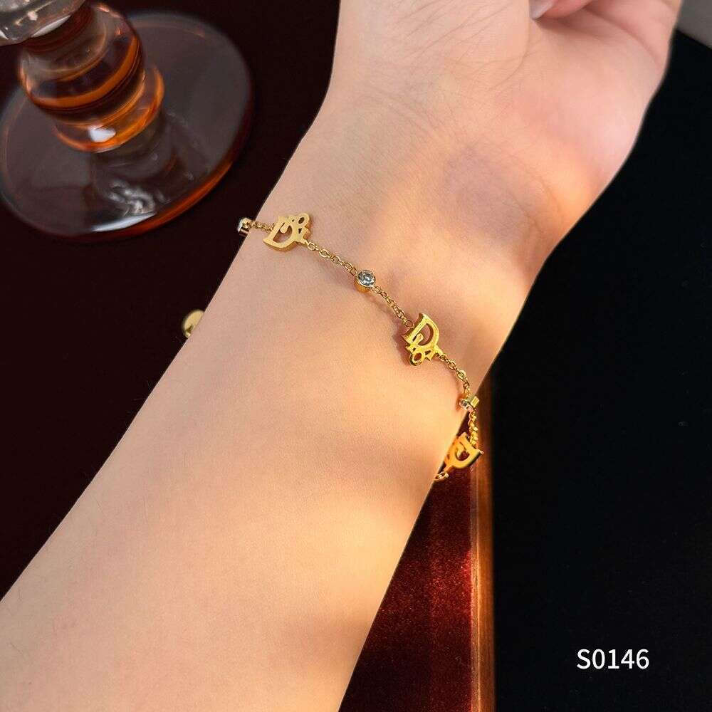 Non-Fading Titanium for Women New gold Stainless Steel D Letter Bracelet with High-End Feel