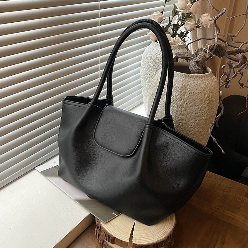 2025 New Fashionable Student Phone Bag with Large Capacity, Advanced Versatile, Leisure, Simple, and Niche Features for Women's Shopping, Commuti