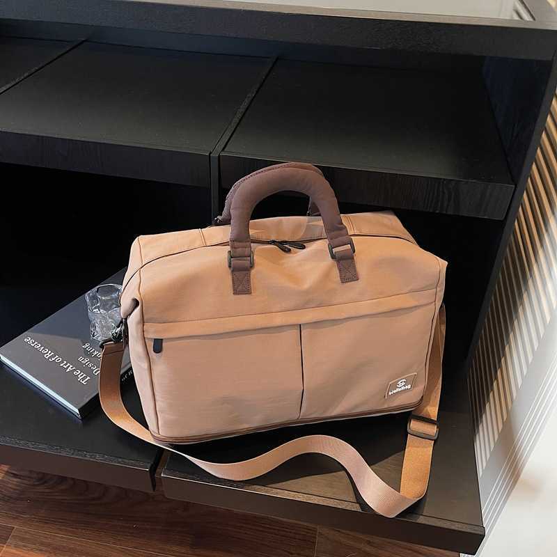 Large Capacity Casual Fashion Travel Bag for Men and Women, New Short Trip Business Trip Luggage Bag, Single Shoulder Crossbody Swimming Training Bag 