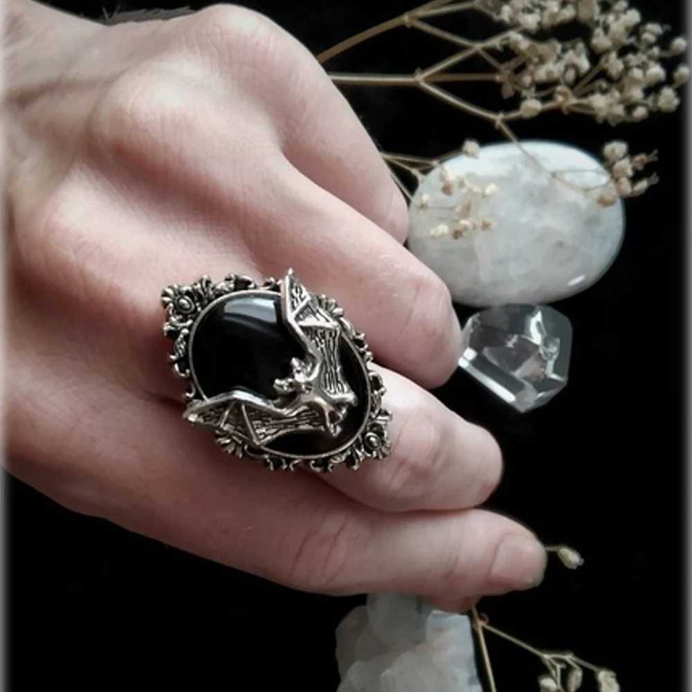 New Halloween Black Bat Ring Gothic Witch Ring Bat Cameo Adjustable Ring Women Men Party Jewelry Festival Gift Z251017