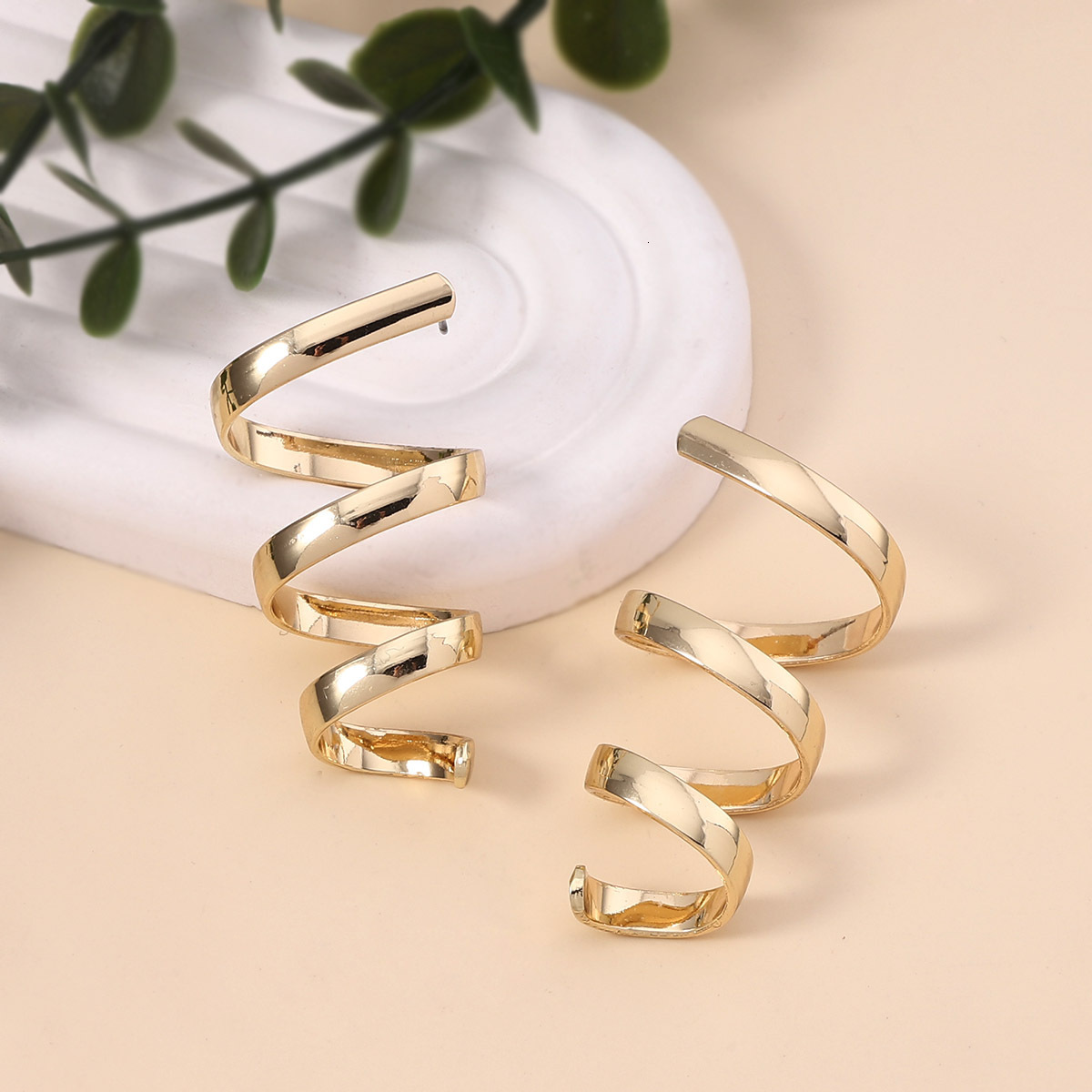 Alloy luxury earrings High-End Design Women's Earrings Fashion Simple Elegant Earrings designer for women free shipping