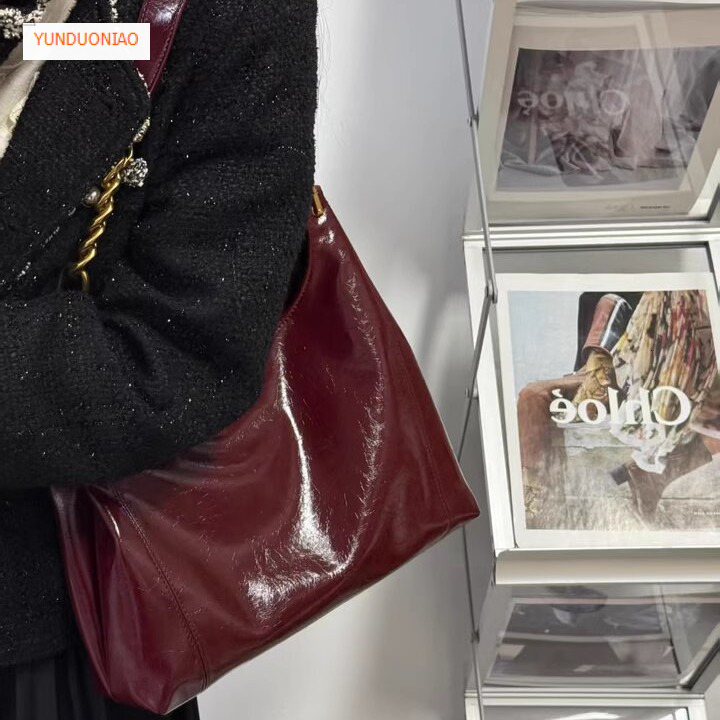 Autumn and winter new minimalist style designer bag new glossy leather red women's shoulder bag fashion trend luxury handbag