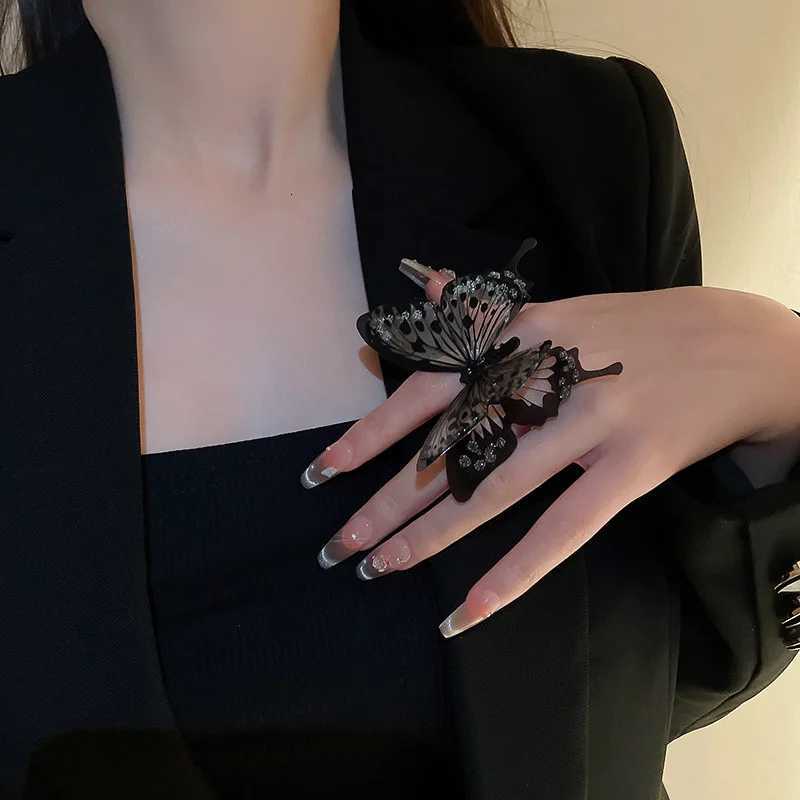 Punk Style 3D Large Butterfly Ring for Women Fashion Exaggerated Adjustable Animal Finger Rings Gothic Halloween Jewelry Gifts Z251017