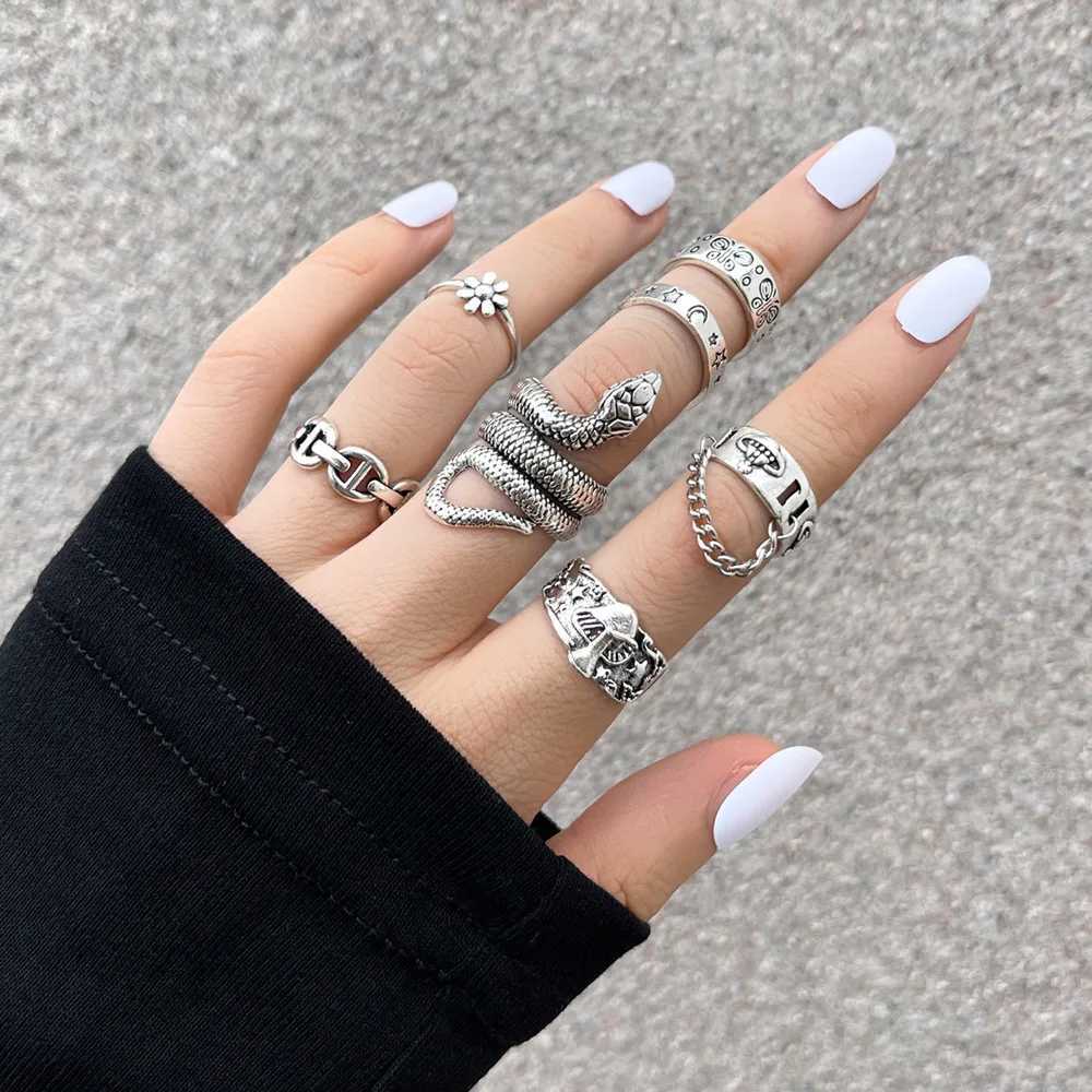 HI MAN 7PcsSet Mixed Butterfly Star Moon Flower Snake Mushroom Satellite Ring Women Creative Bohemian Jewelry Z251017
