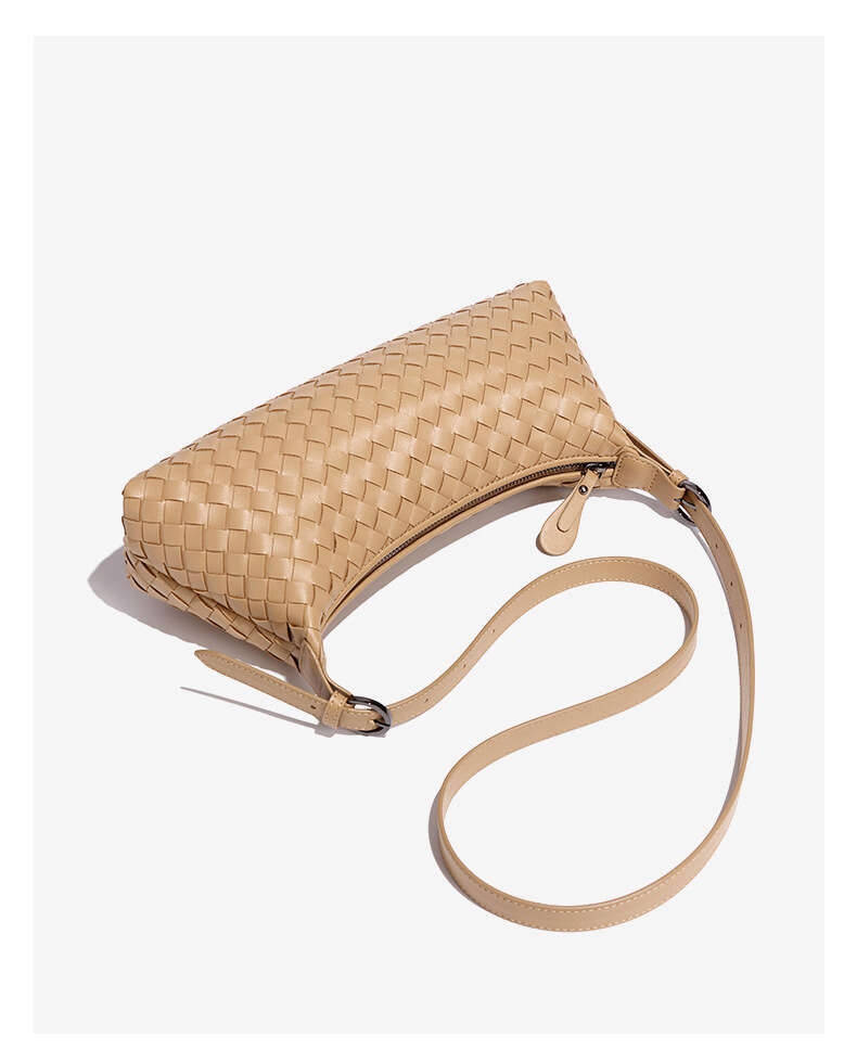 New Niche High-End Hand-Woven Fashionable and Stylish Single Shoulder Underarm Baguette Bag Versatile Simple Handbag