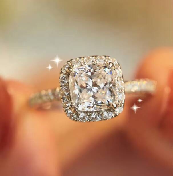 Speedin Jewelry Hot Sale 14k 18k Gold Cushion Shape D Color VVS Customized Jewelry IGI Lab Diamond Ring