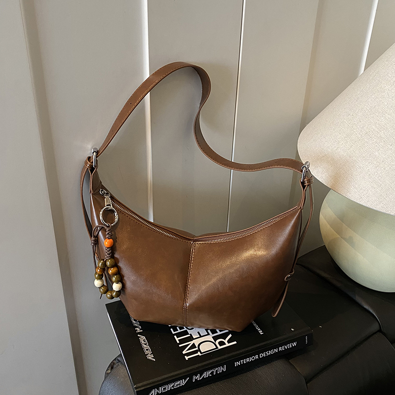 2025 Autumn New Fashionable Women's Mobile Phone Bag Autumn Student Large Capacity High end Versatile Leisure Minimalist Niche Shopping Commuter 