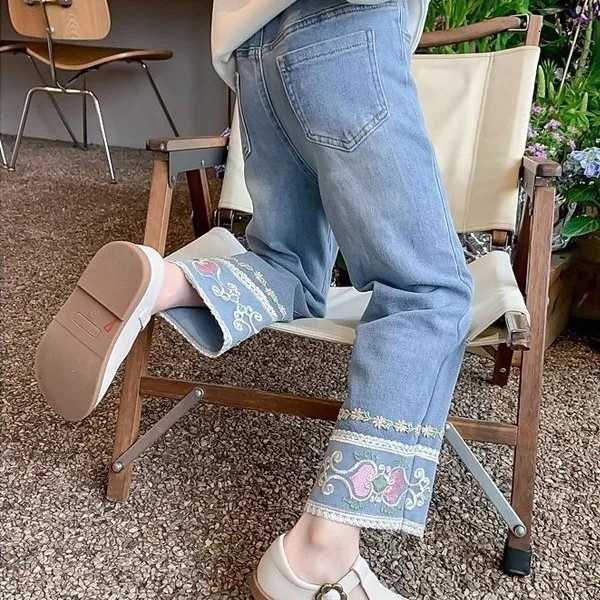 Toddler Kids Girls Jeans Autumn Flower Embroidery Children 48Y Girls Trouser Ins Mid Waist Little Versatile Straight Leg PantsT251017