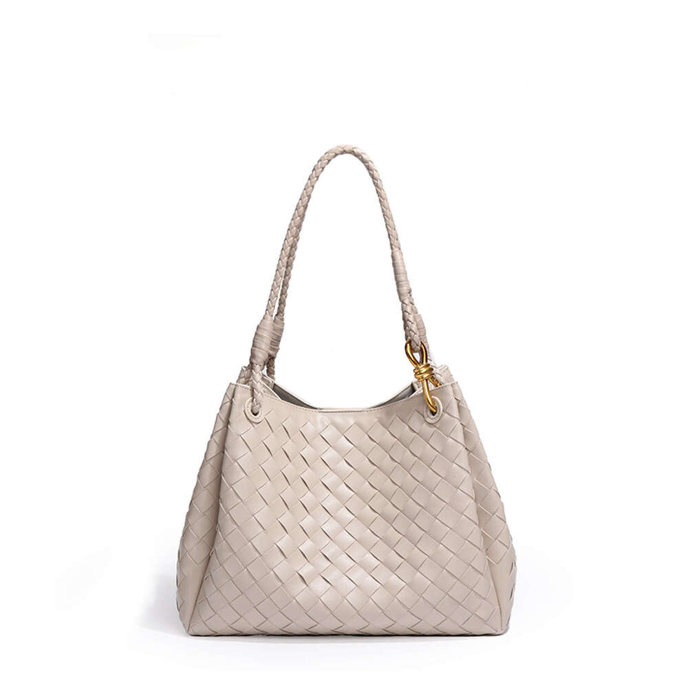 French Style New Handmade Woven Handheld Umbrella Soldier Women Metal Rope Buckle Single Shoulder Crossbody Basket Bag