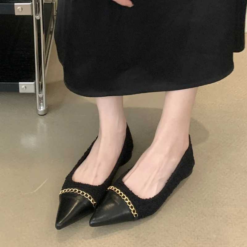 Fashion Metal Chain Decoration Lowheeled Shoes Women Elegant Pointed Toe Shallow Brand Designer Shoes Comfort Zapatos De Mujer Z251015