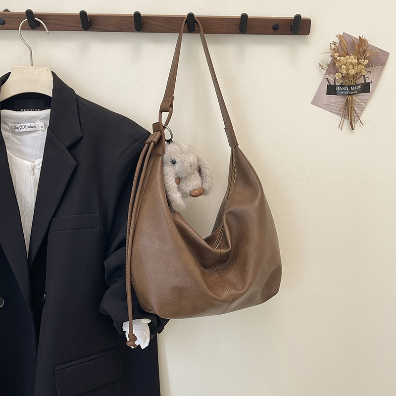 Fashionable ladies' compact phone bag autumn new large capacity function advanced student versatile casual simple niche shopping commuting should