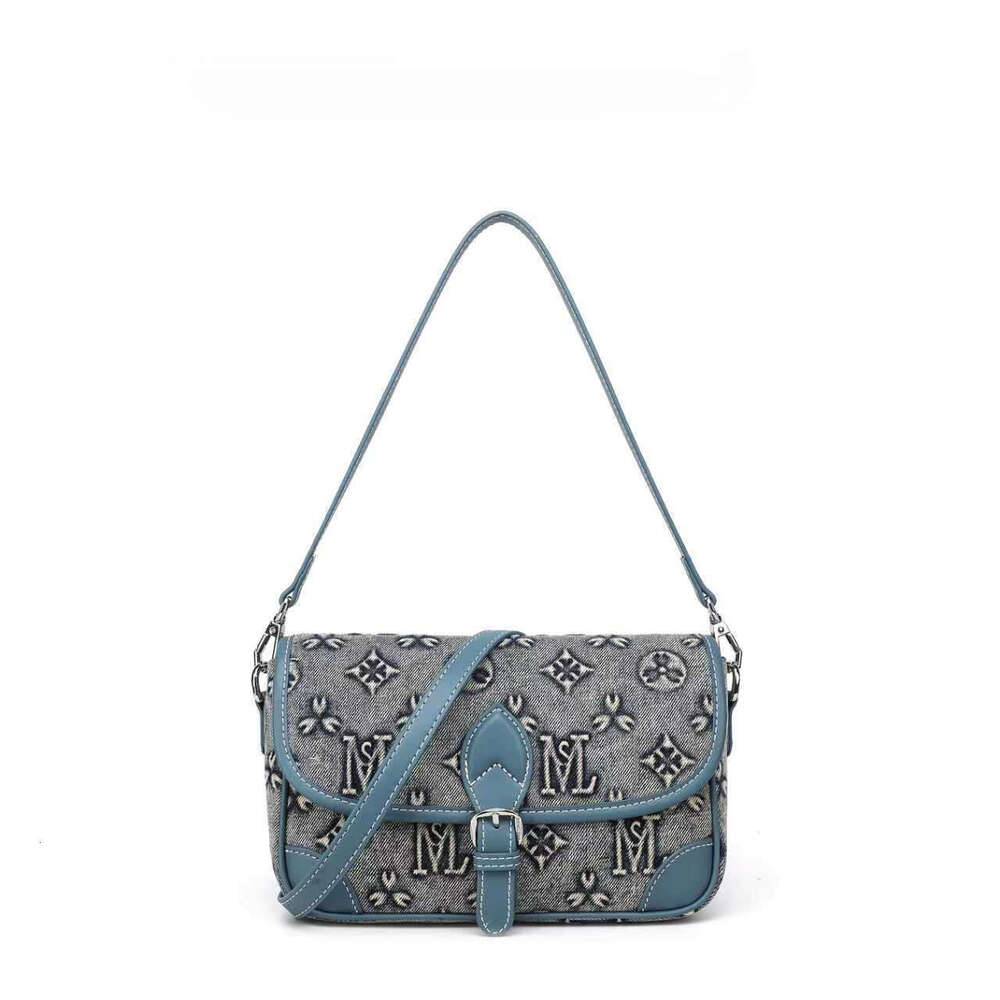 New Niche Handwoven Baguette Bag for Women, Commuting Versatile Single Shoulder Crossbody Small Square Bag, Fashionable Handbag