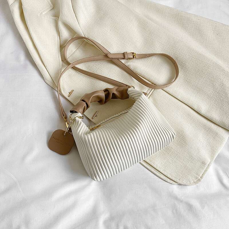 Niche Design New Texture Niche Women Summer Versatile Hand High-End Sense Foreign Style Messenger Bag